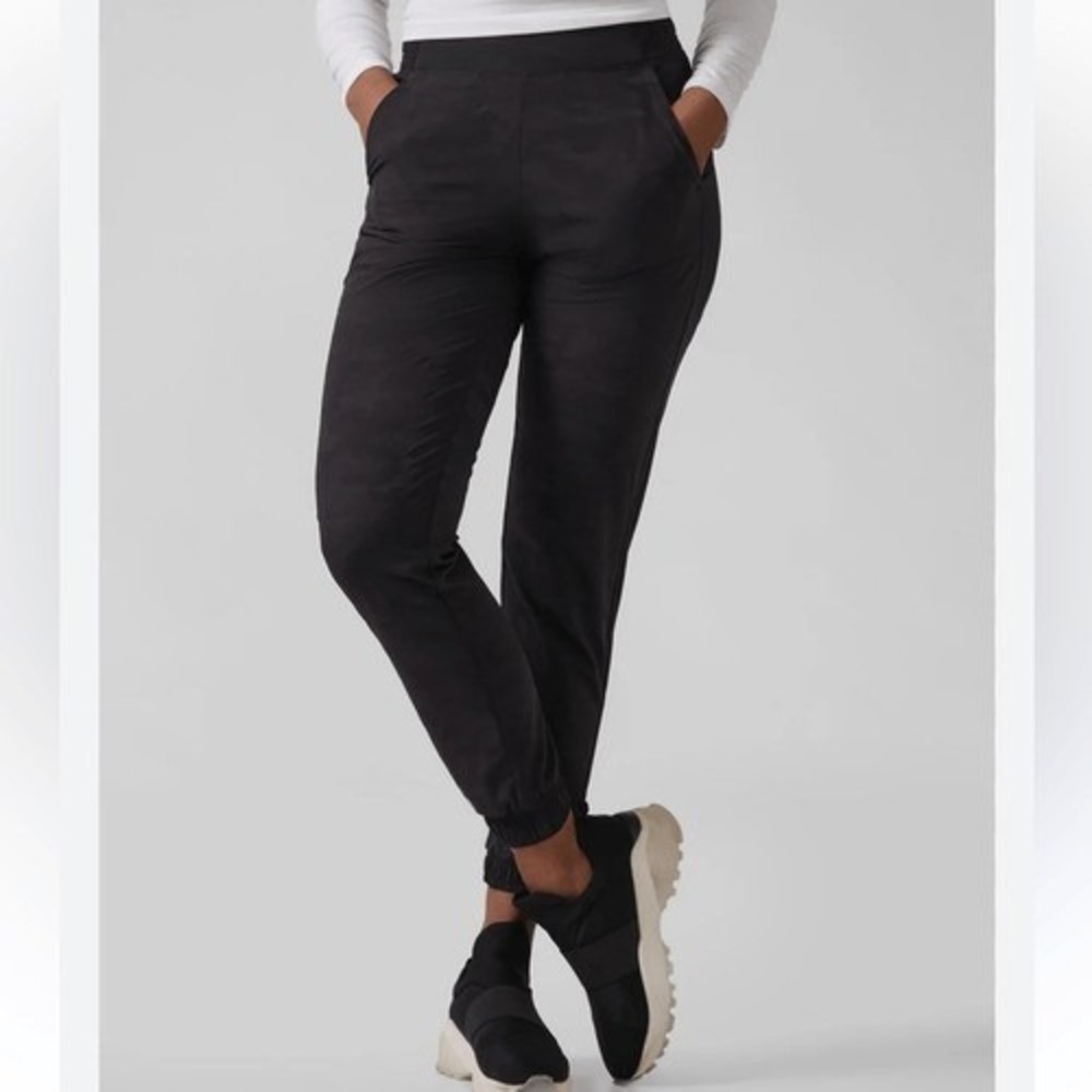 Athleta Brooklyn Camo Jogger size 12